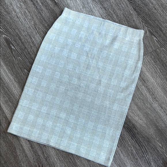 Ann Taylor Dresses & Skirts - Ann Taylor Blue and White Pencil Skirt Knee-Length